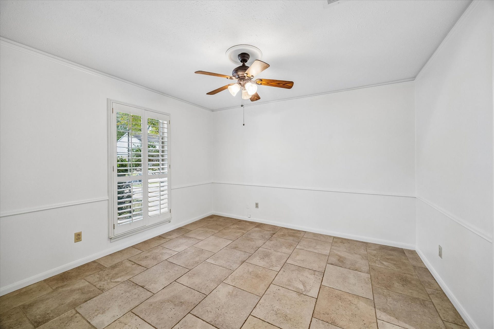 Expansive dining room size.