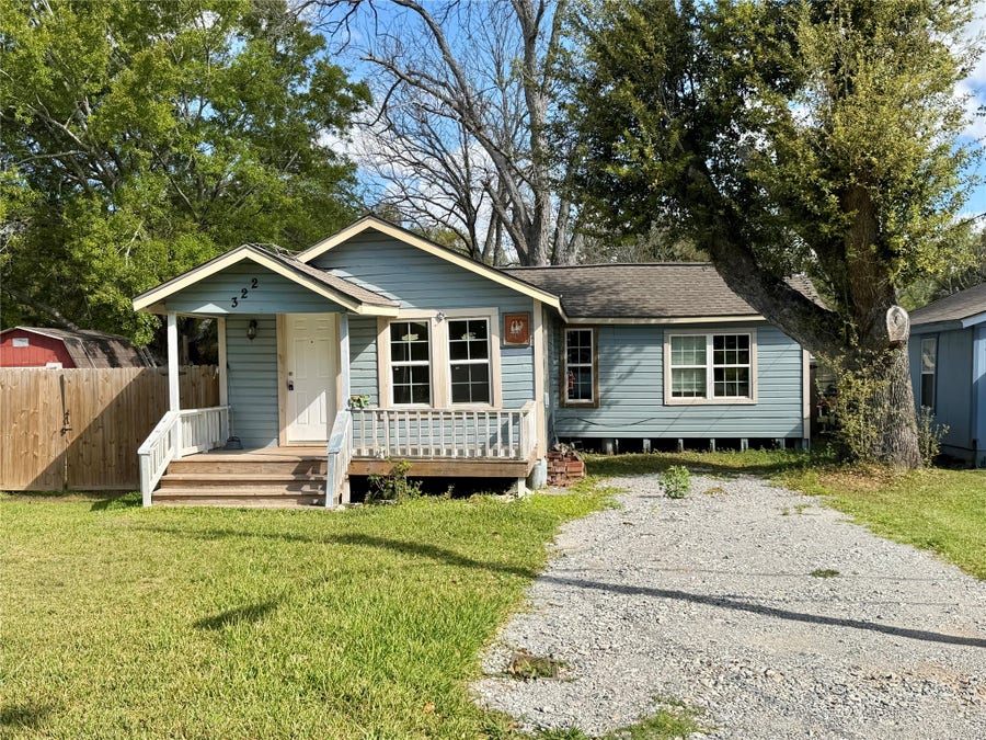 Property photo for 322 Hays Road, Oyster Creek, TX