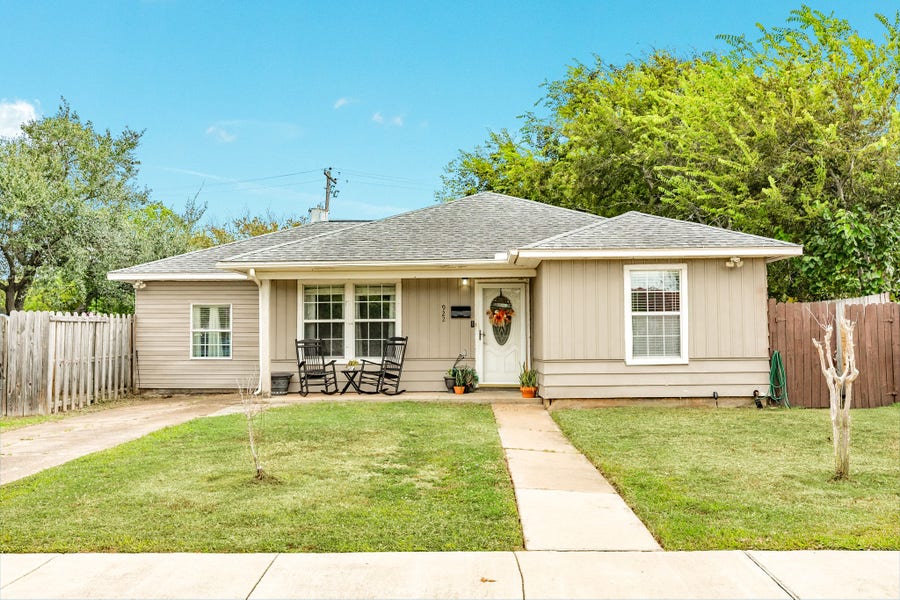 Property photo for 922 W 7th Street, Freeport, TX