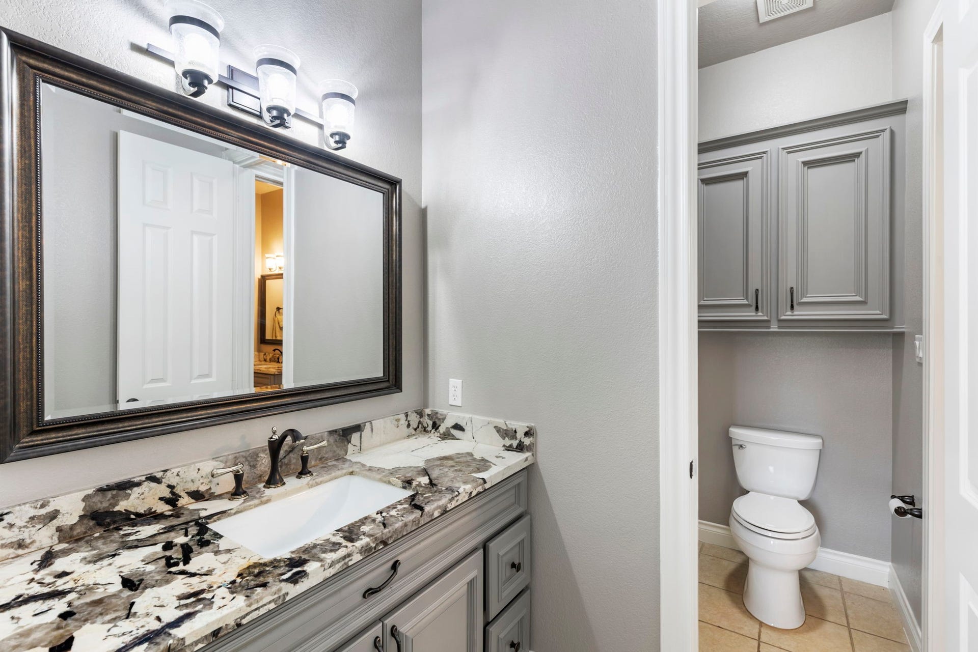 7930 Spring Village Drive, Spring, TX 77389 En suite bathroom in secondary bedrooms.