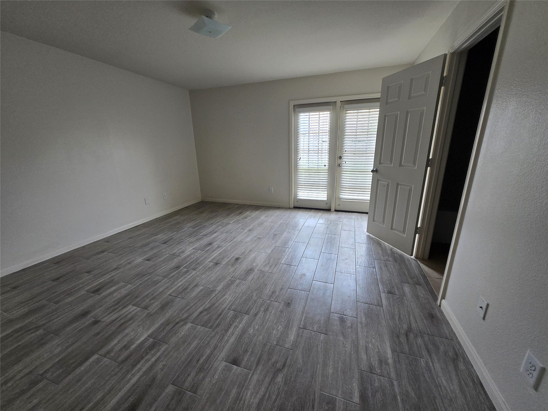 9434 Sapphire Creek Lane, Rosharon, TX 77583 9434 Sapphire Creek Lane, Rosharon, TX 77583