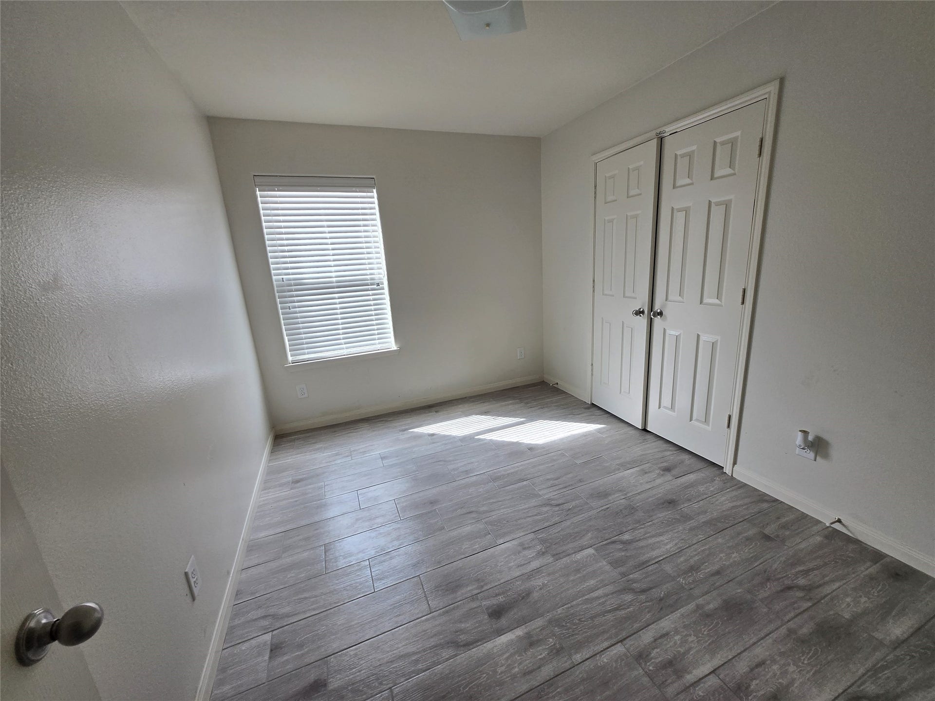 9434 Sapphire Creek Lane, Rosharon, TX 77583 9434 Sapphire Creek Lane, Rosharon, TX 77583