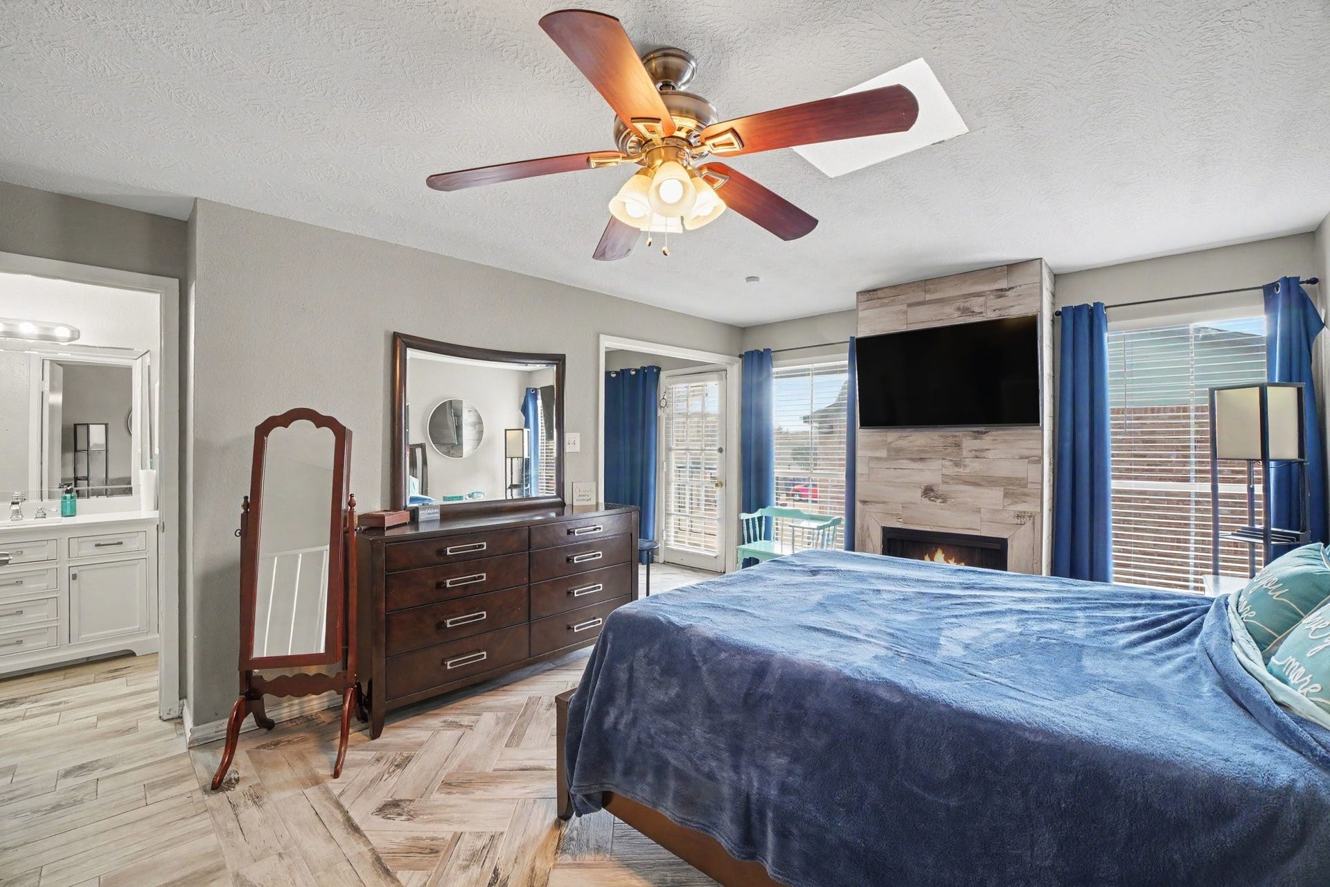 18800 Egret Bay Boulevard, #703, Webster, TX 77058