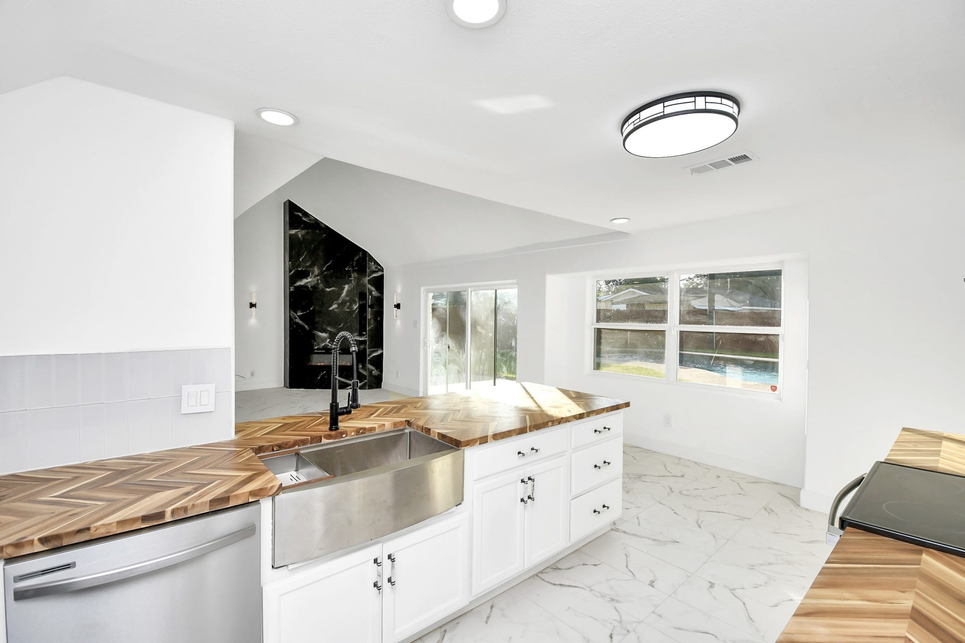 6035 Cartagena Street, Houston, TX 77035 The kitchen features top-of-the-line stainless steel appliances, highlighted by a custom stainless farmhouse sink.