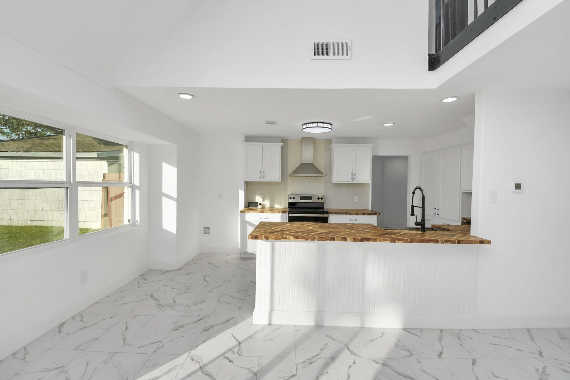 6035 Cartagena Street, Houston, TX 77035 The gourmet kitchen is so breathtakingly designed that it might just make you forget about cooking, with its perfect blend of style and sophistication.
