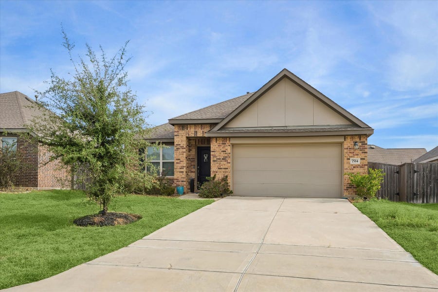 Property photo for 7514 Greenbriar Canyon Lane, Katy, TX