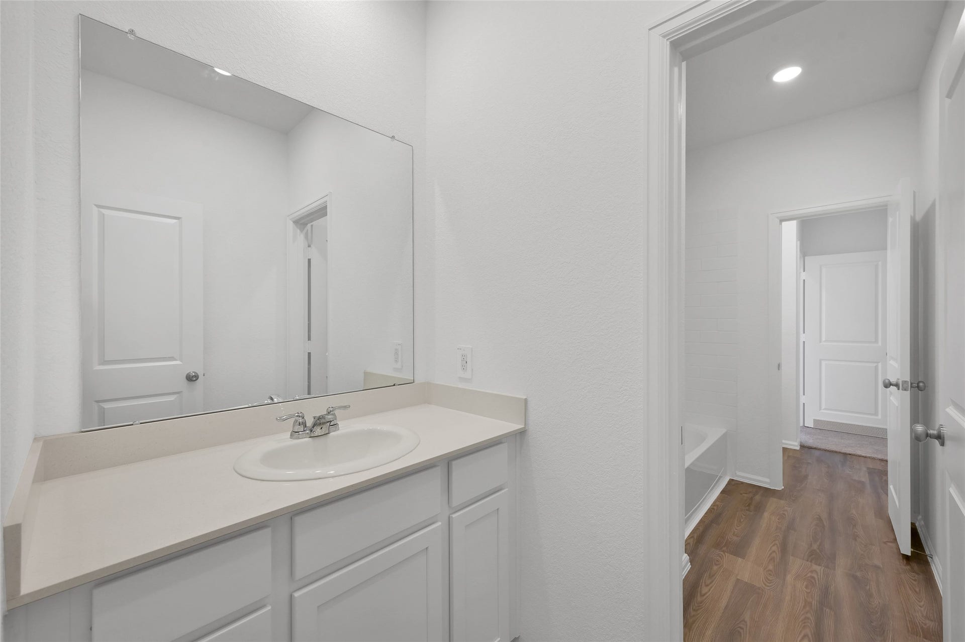 3609 Oakvale Drive, Conroe, TX 77301 3609 Oakvale Drive, Conroe, TX 77301