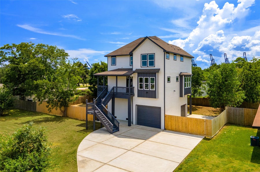 Property photo for 607 E Forest Avenue, Shoreacres, TX