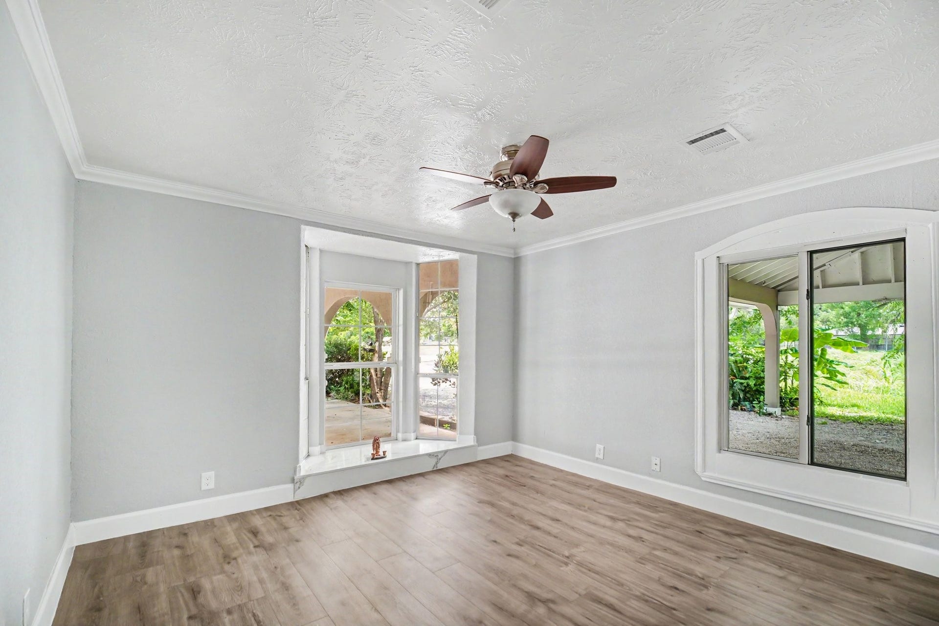104 Virginia Street, South Houston, TX 77587 Office or Bedroom