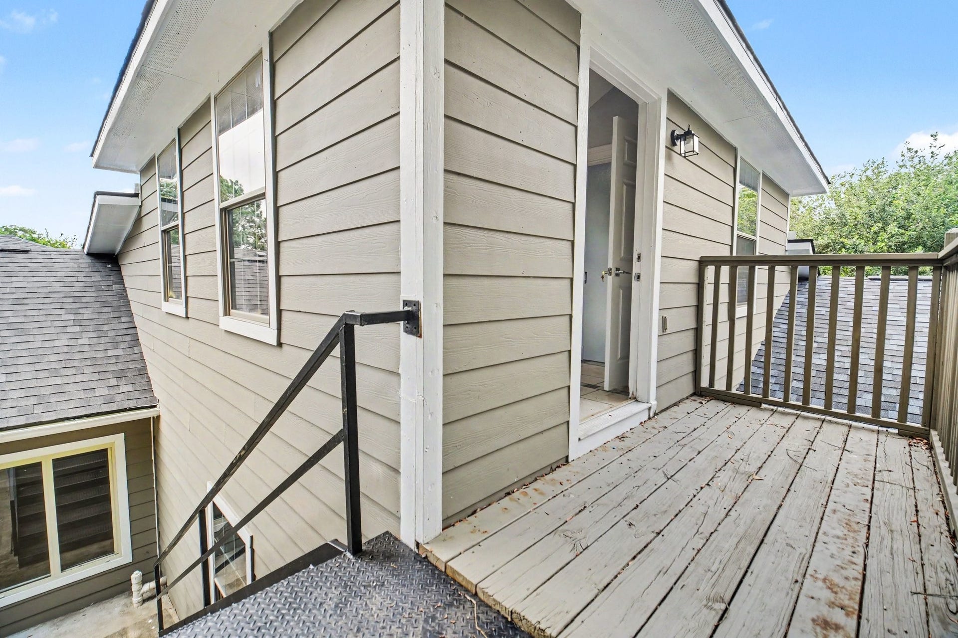 104 Virginia Street, South Houston, TX 77587 Main House Balcony