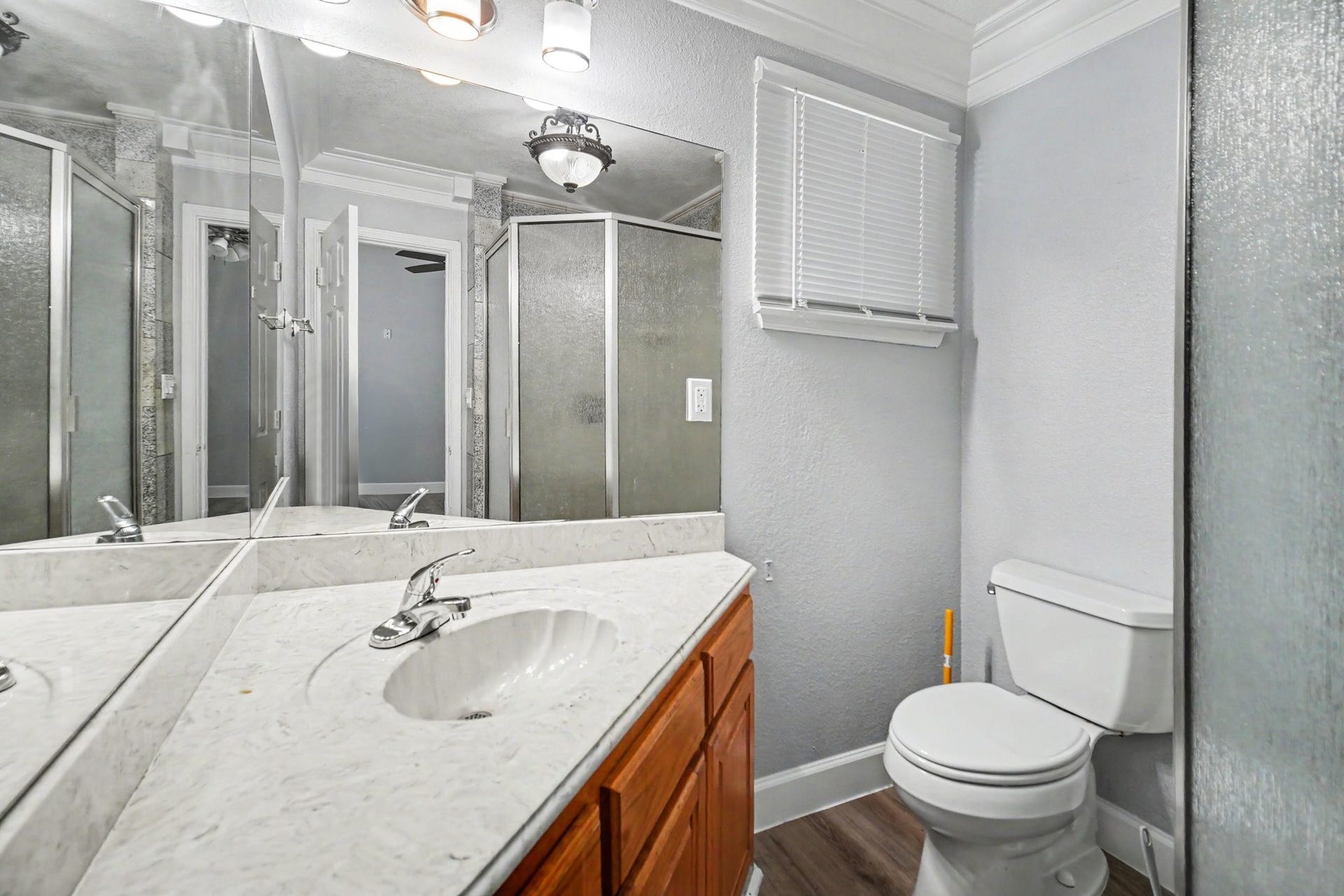 104 Virginia Street, South Houston, TX 77587 Downstairs Master Bathroom
