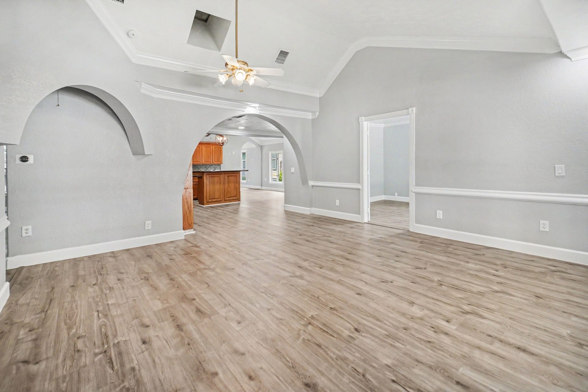 104 Virginia Street, South Houston, TX 77587 Living room