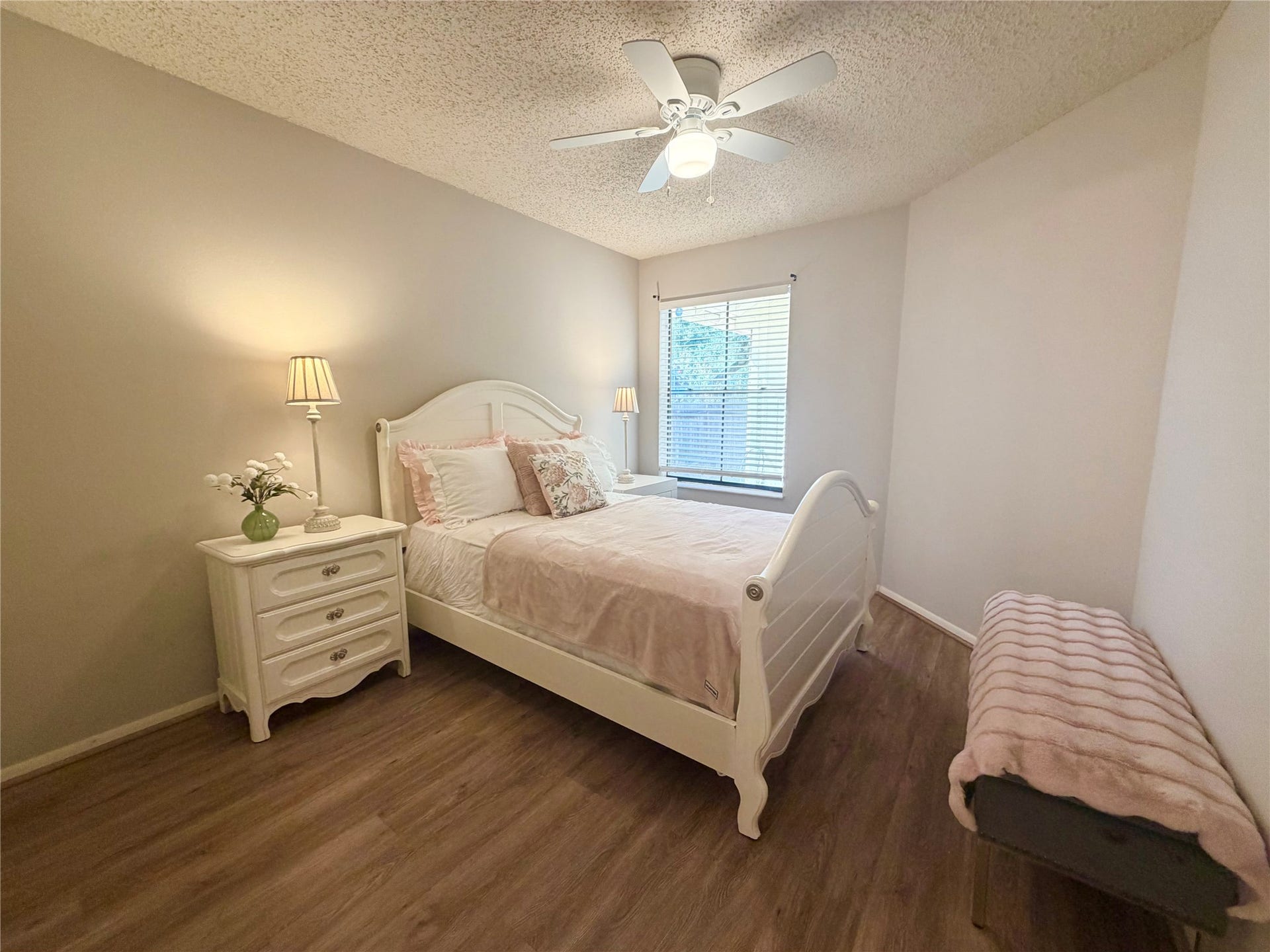 Guest bedroom 1