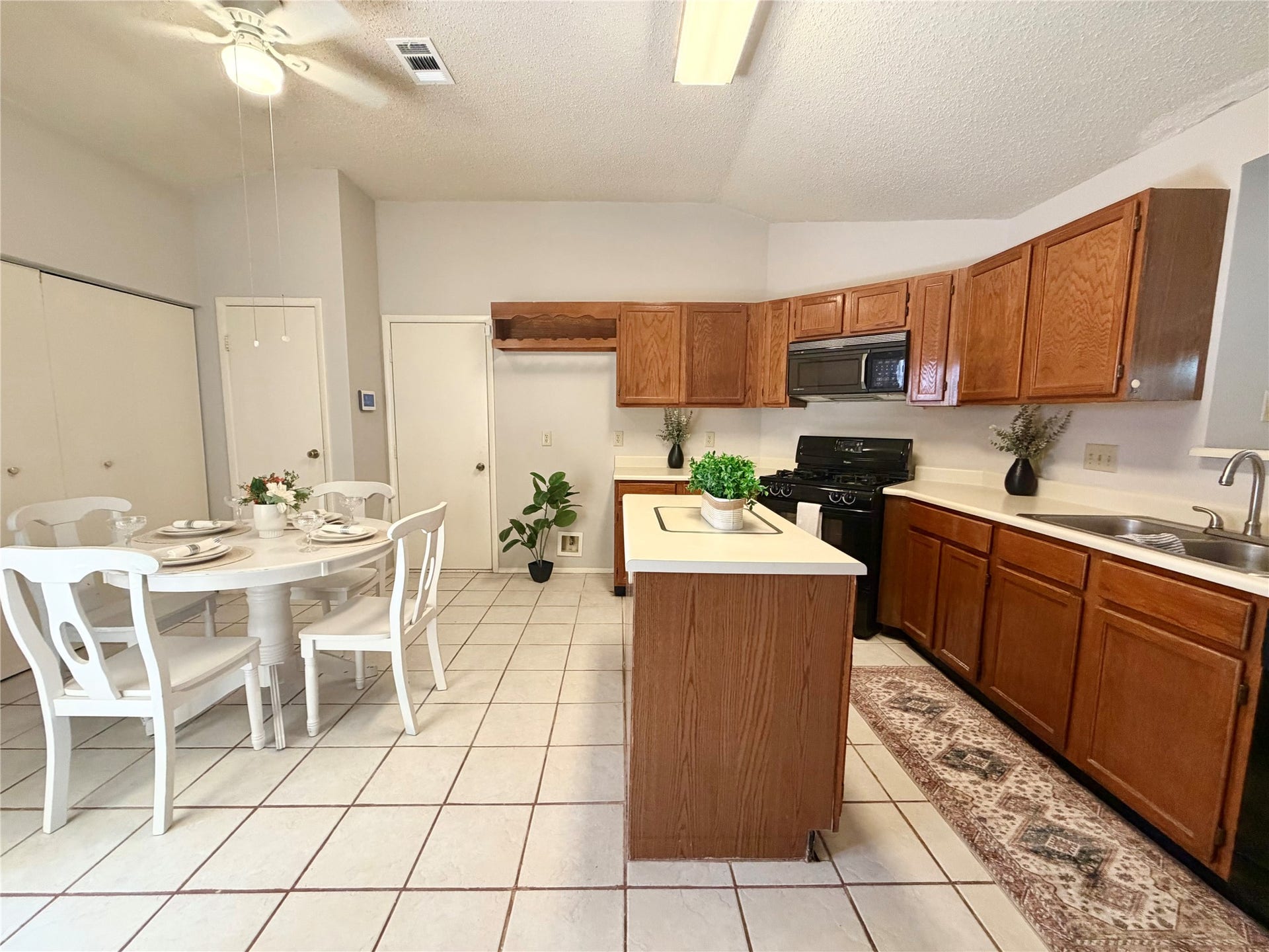 Spacious kitchen