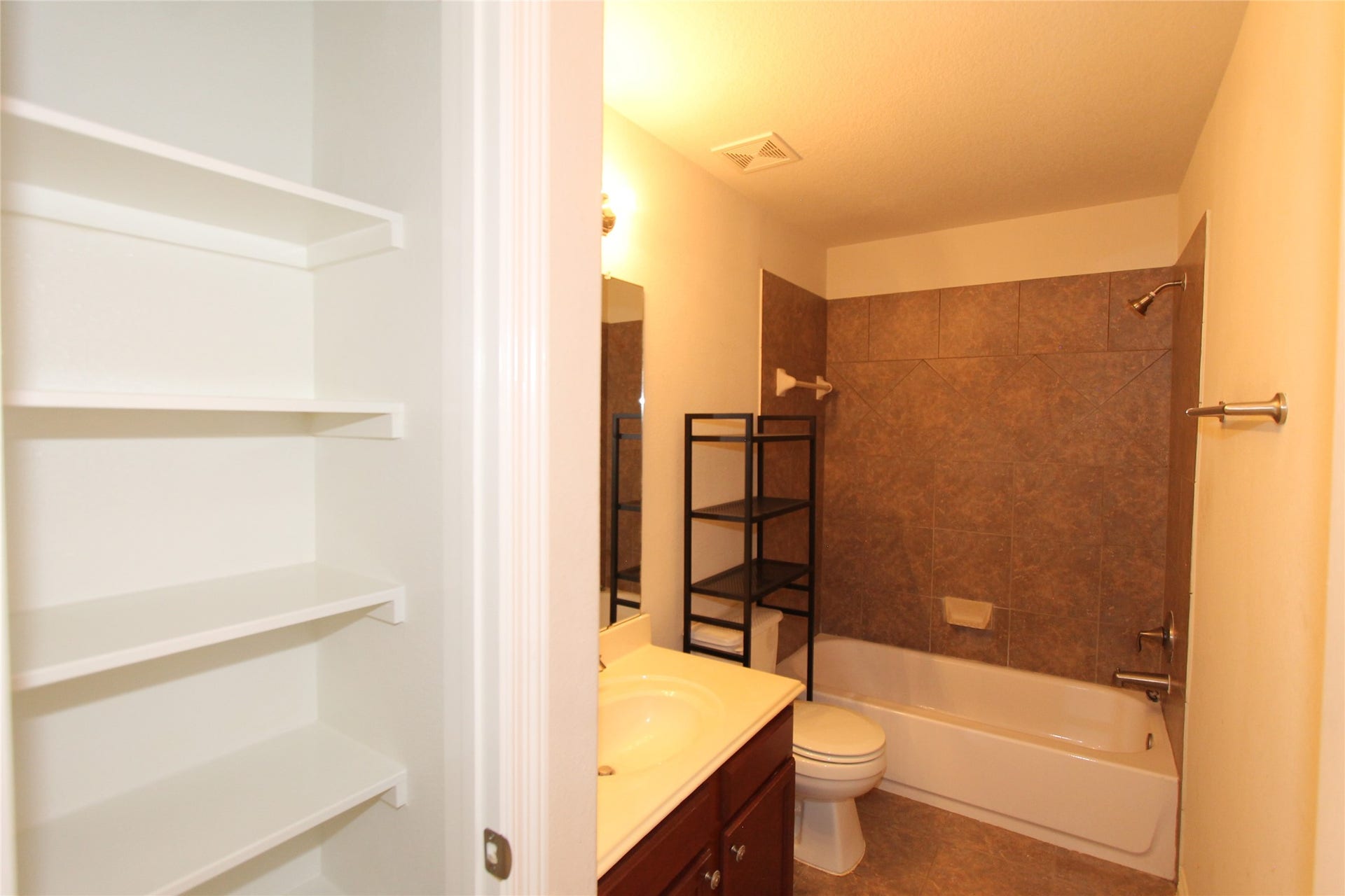 10930 Chazenwood Drive, Houston, TX 77064 10930 Chazenwood Drive, Houston, TX 77064
