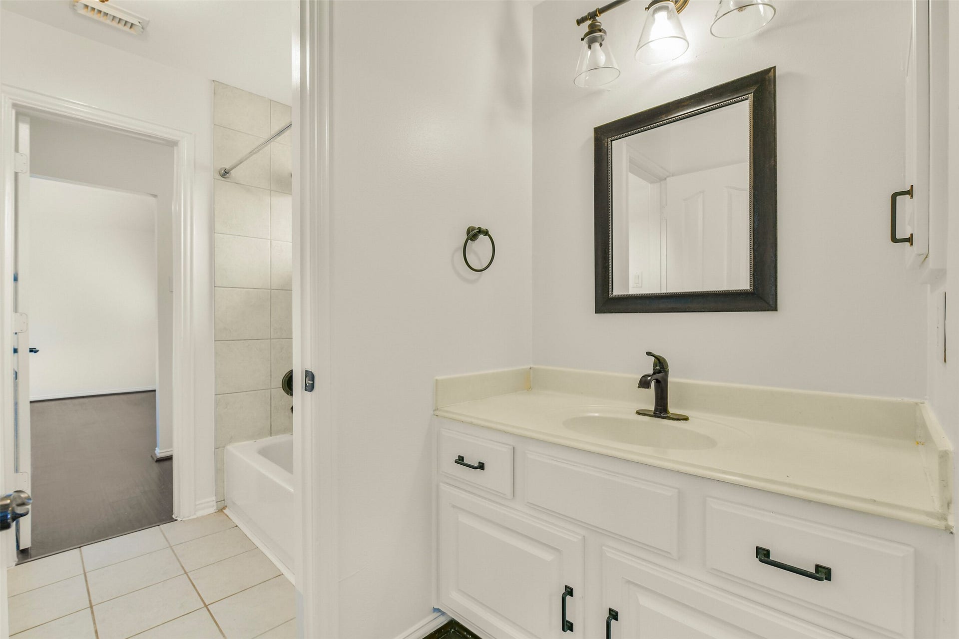 2806 Capecrest Drive, Pearland, TX 77584 2806 Capecrest Drive, Pearland, TX 77584