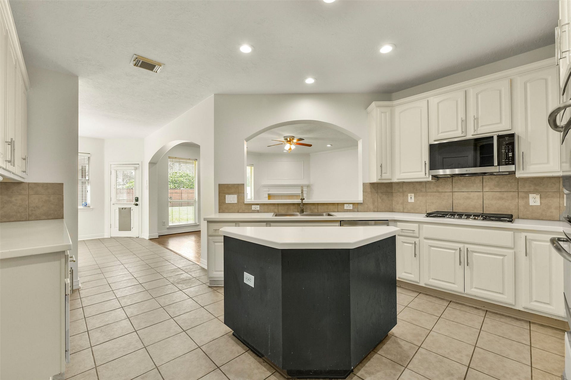 2806 Capecrest Drive, Pearland, TX 77584 2806 Capecrest Drive, Pearland, TX 77584