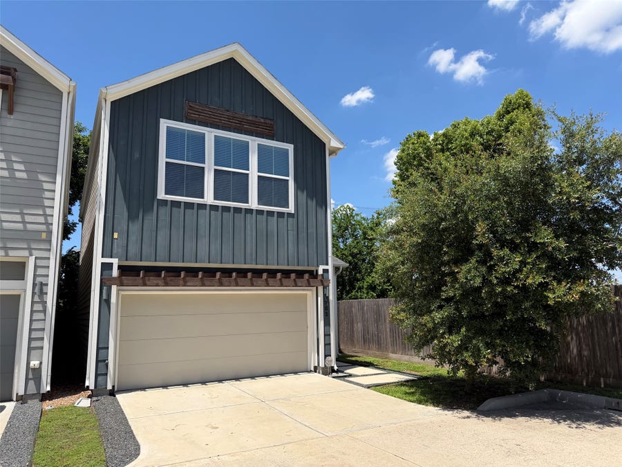 Property photo for 702 Pinemont Canyon Lane, Houston, TX