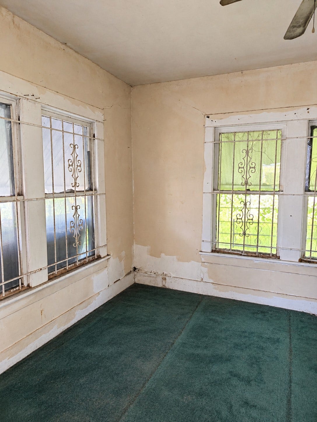 2305 Elysian Street, Houston, TX 77026 2305 Elysian Street, Houston, TX 77026