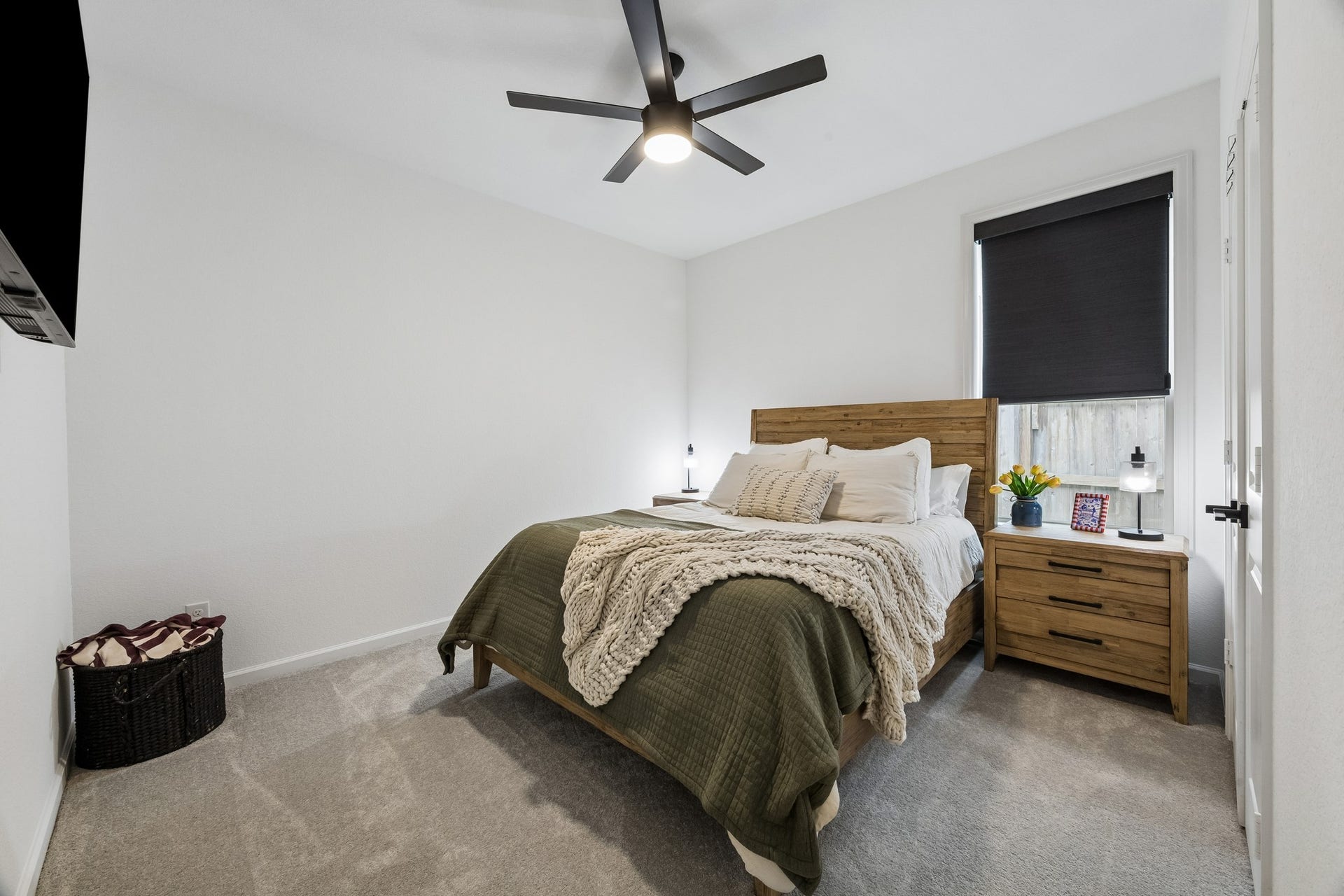 2118 Cottage Bridge Road, League City, TX 77573 Secondary bedroom.
