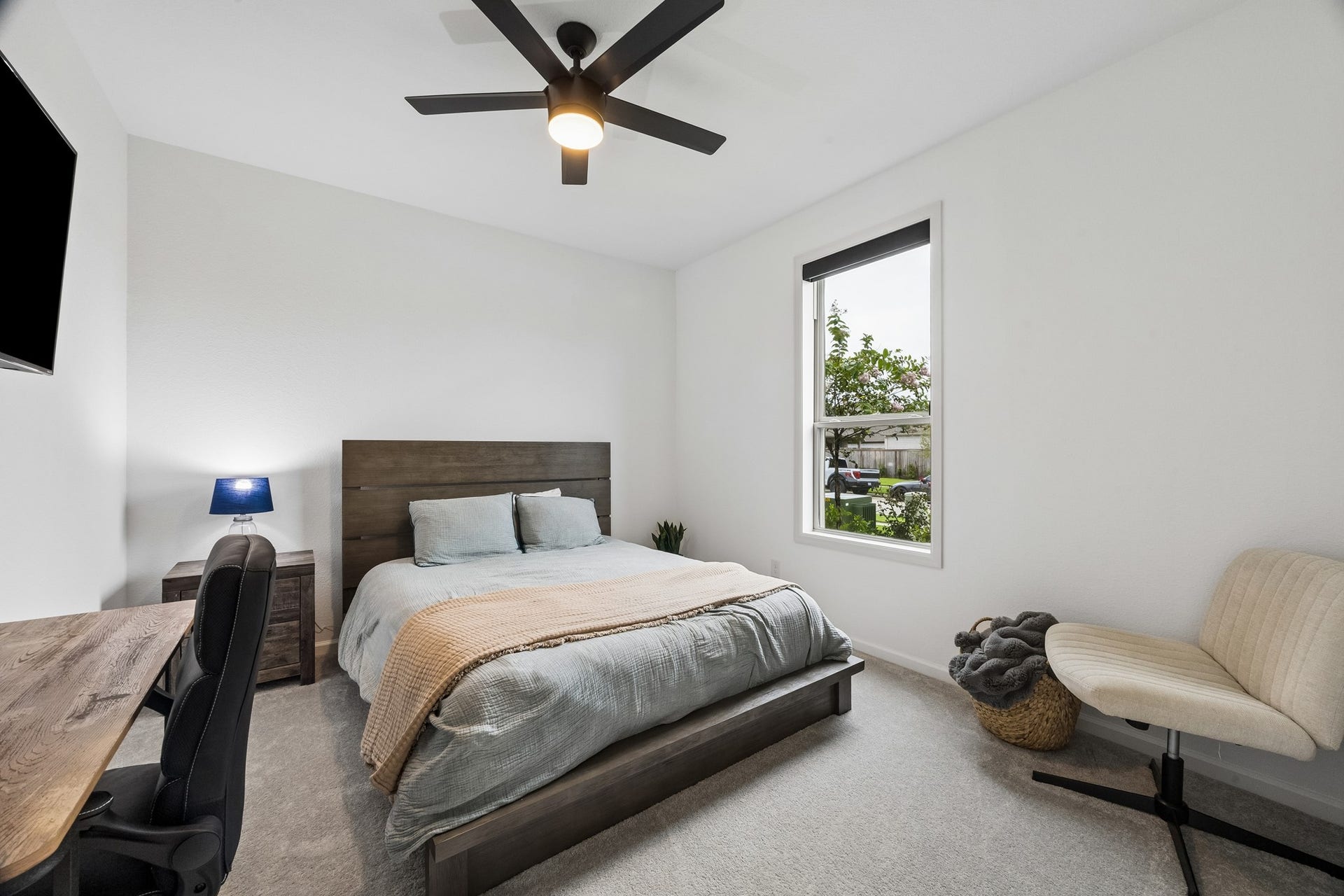2118 Cottage Bridge Road, League City, TX 77573 Secondary bedroom.