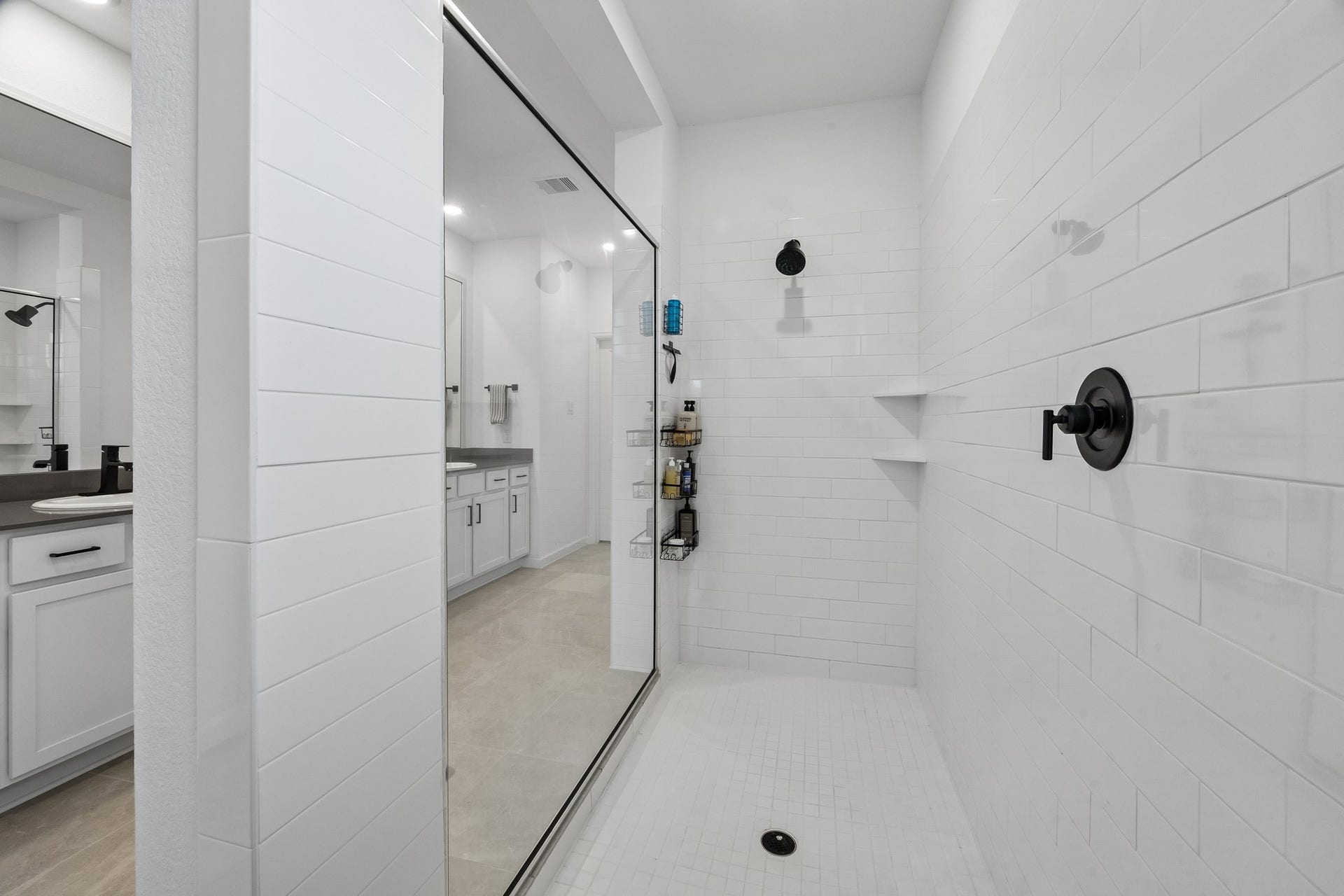 2118 Cottage Bridge Road, League City, TX 77573 Oversized walk-in shower.