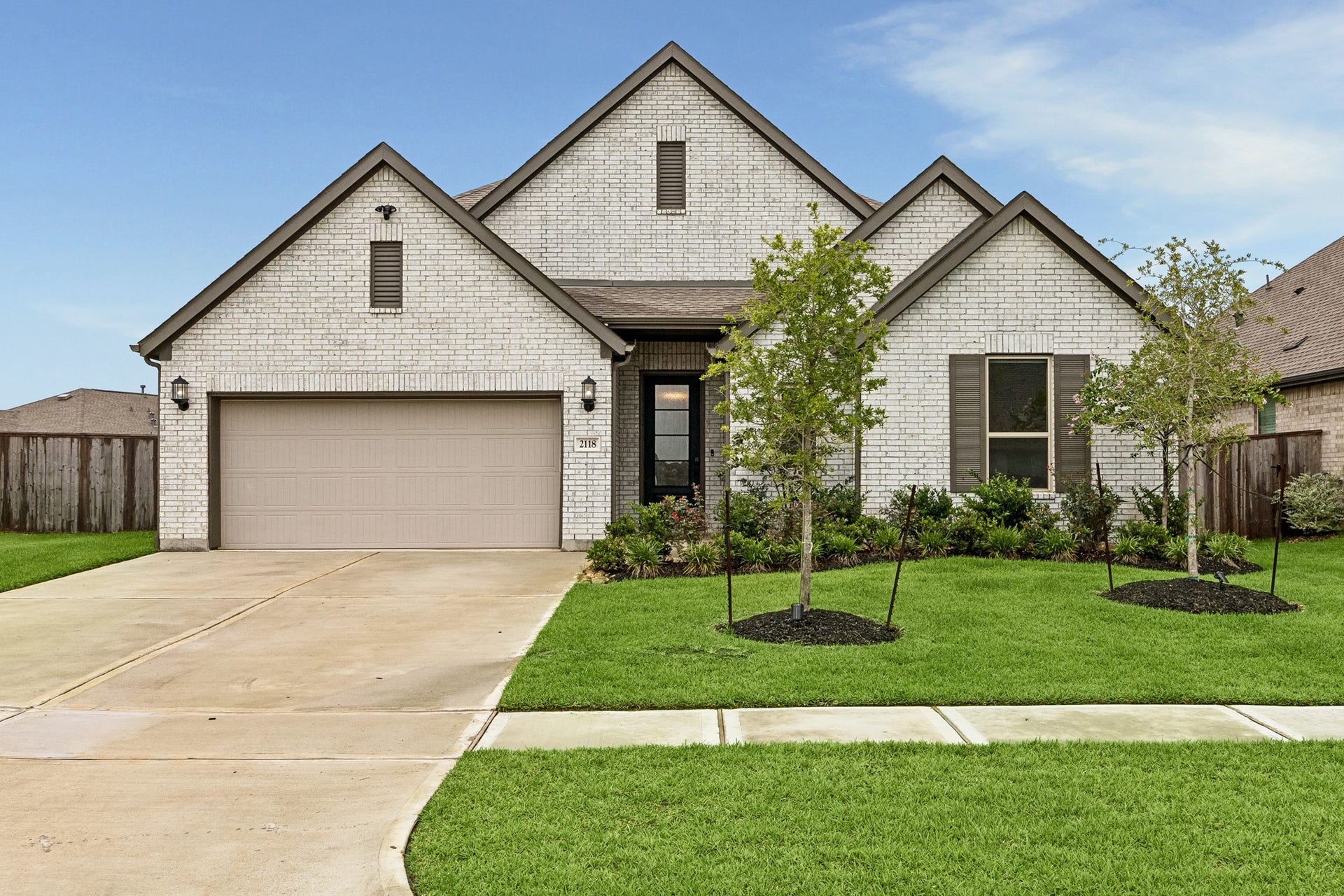2118 Cottage Bridge Road, League City, TX 77573 Welcome to 2118 Cottage Bridge in Samara.