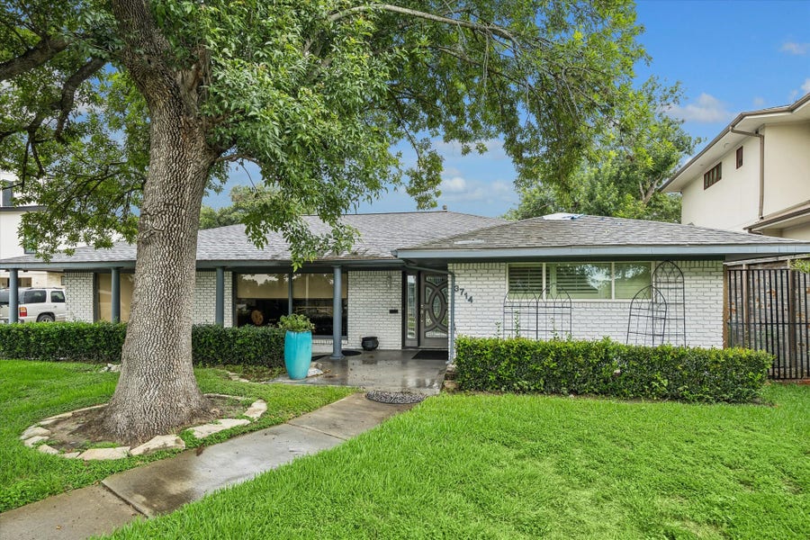 Property photo for 3714 N Braeswood Boulevard, Houston, TX