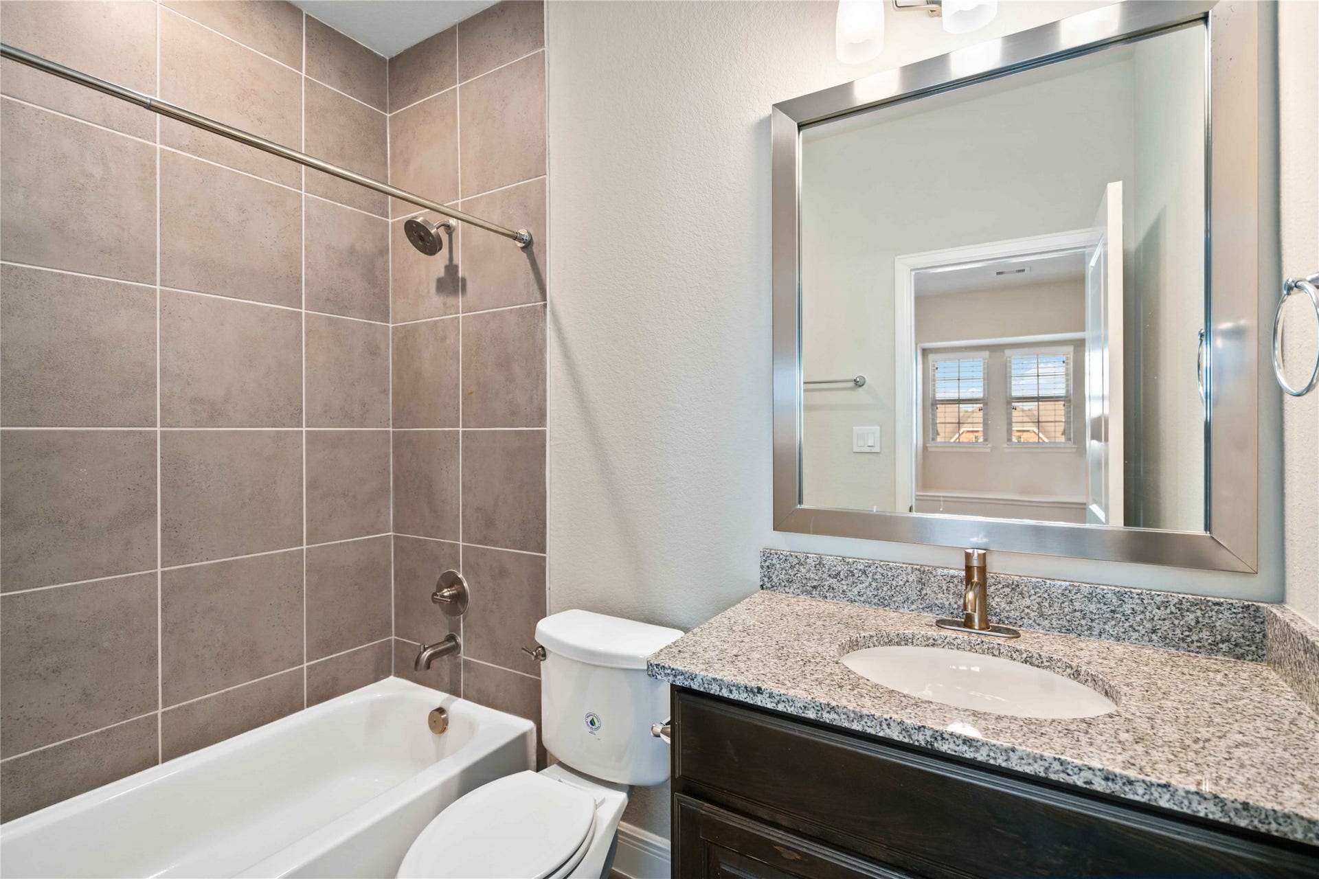 2710 Big Vine Court, Missouri City, TX 77459 Bathroom 3