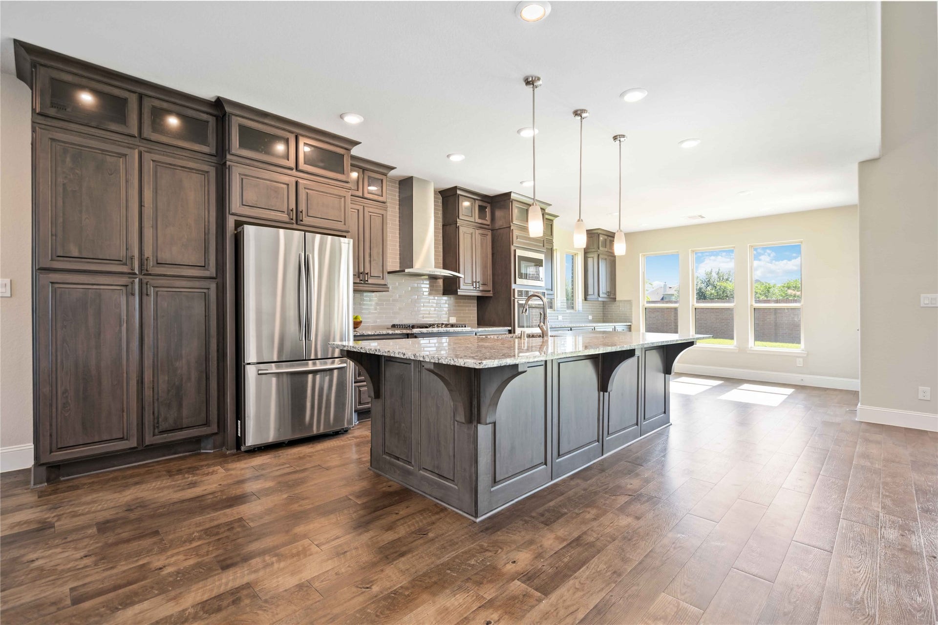 2710 Big Vine Court, Missouri City, TX 77459 Beautiful gourmet kitchen!!! Fride stays!
