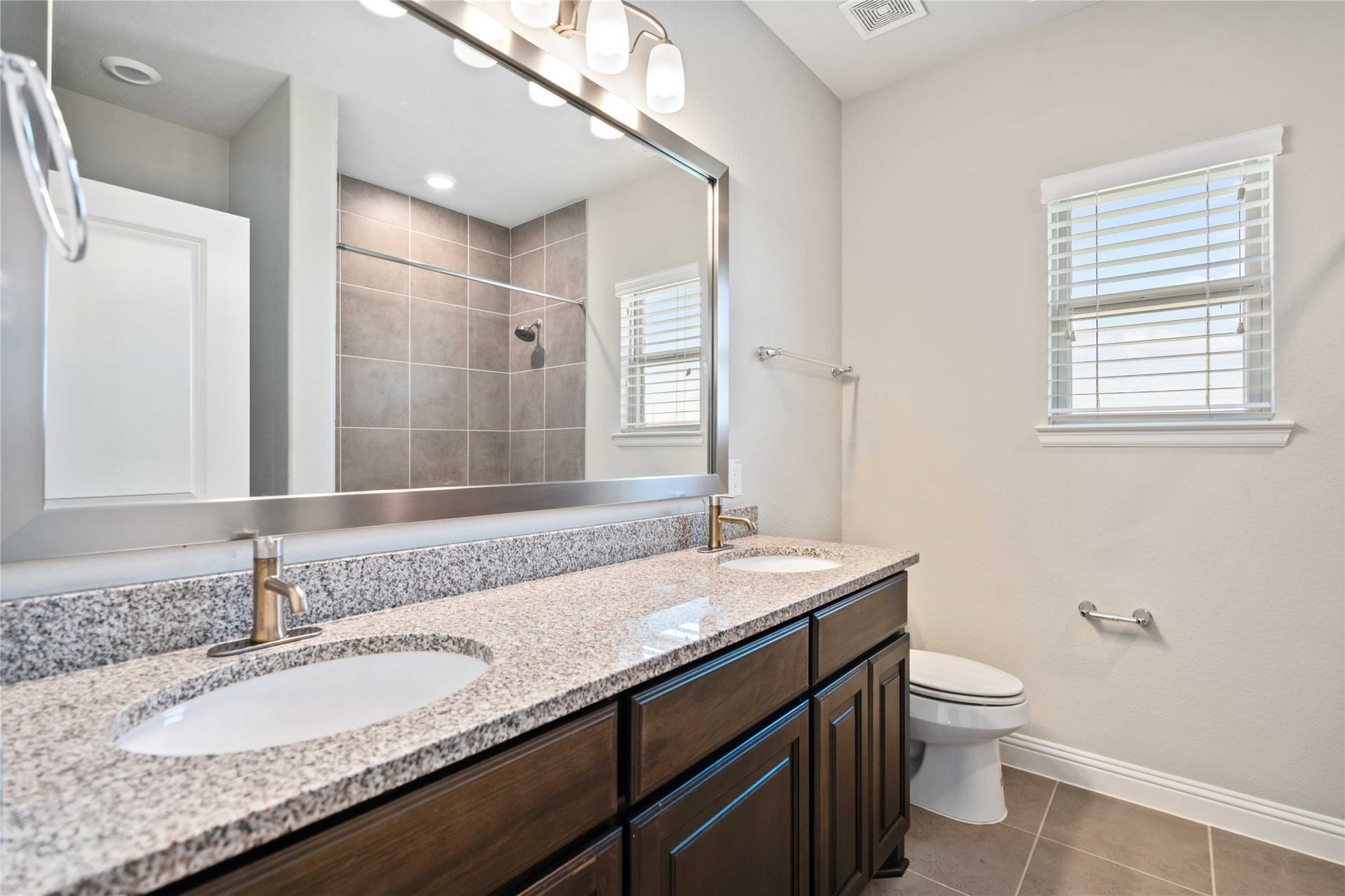 2710 Big Vine Court, Missouri City, TX 77459 Bathroom 2 w/ double sinks