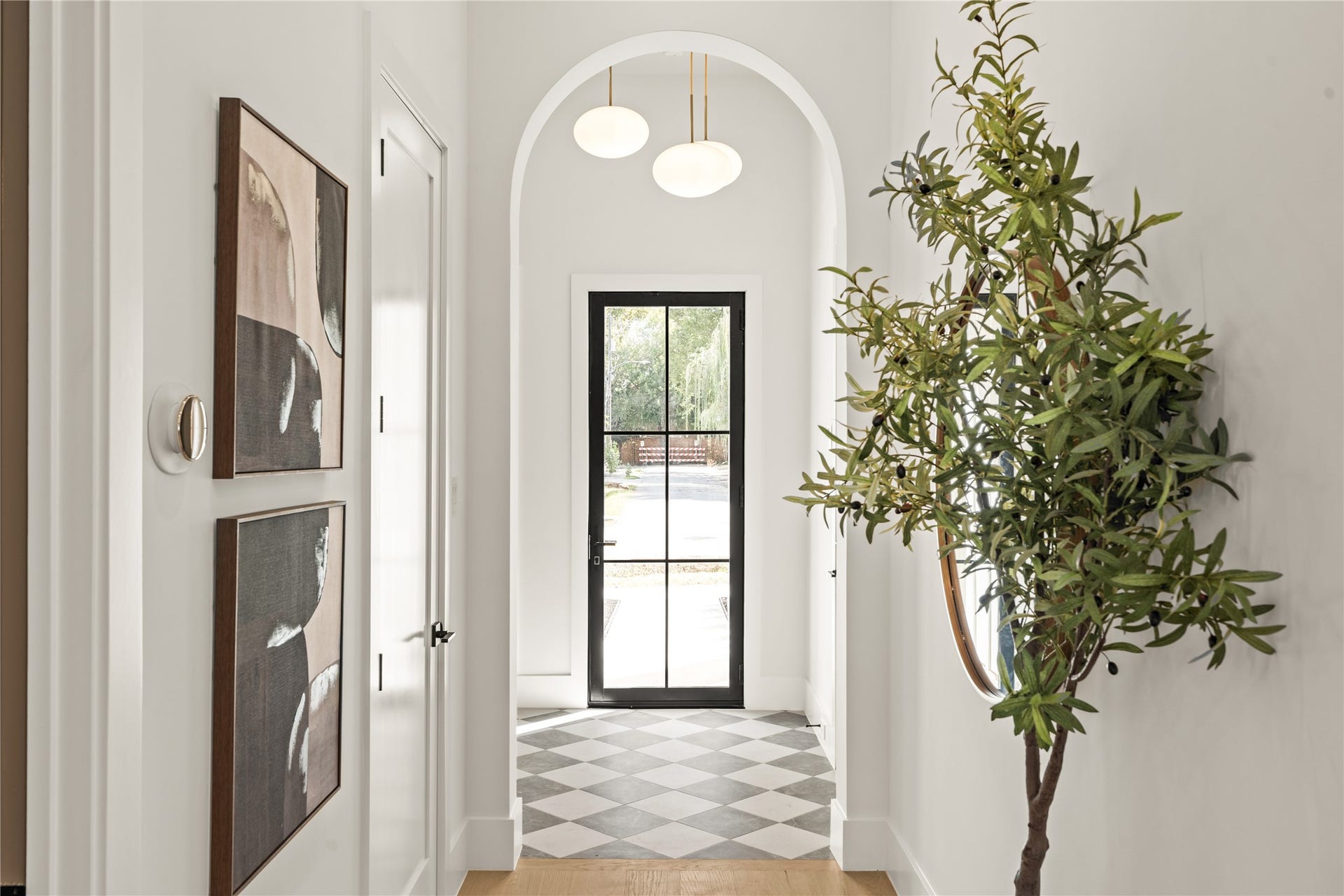 2011 Singleton Street, Houston, TX 77008 As soon as you enter, you're immediately greeted by a beautiful archway leading you inside. This premium thermally broken aluminum door allows the space to be flooded with natural light. This home was thoughtfully designed with ultimate flexibility in mind. The door to the left here is a large closet for storing coats, a vacuum cleaner, etc. but also serves as an elevator shaft with electricity pre-run to the attic for a future elevator if desired.