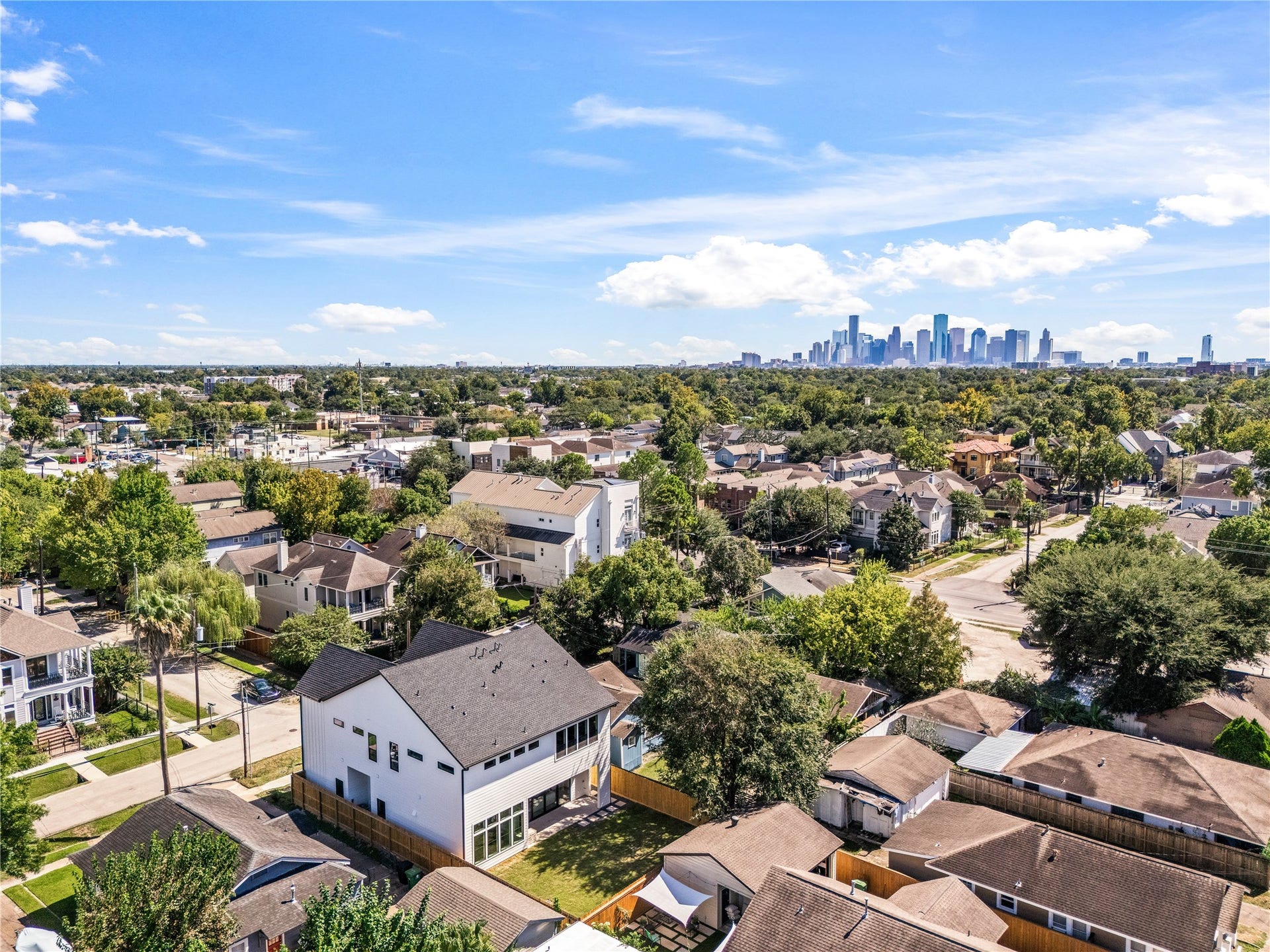 2011 Singleton Street, Houston, TX 77008 Located in Sunset Heights, minutes from downtown, and zoned to A-rated schools. Also a shorter commute to Spring/Woodlands as well.