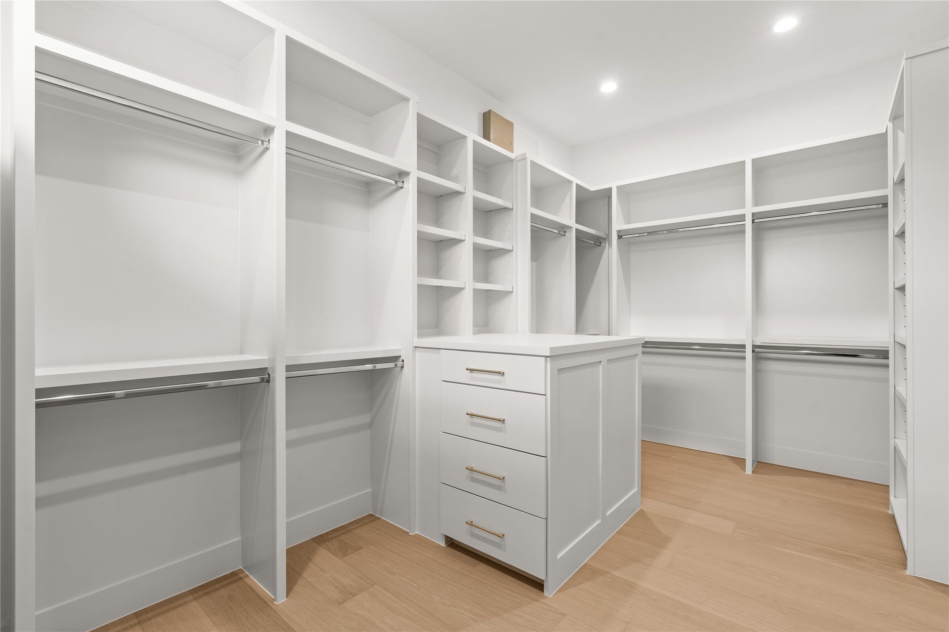 2011 Singleton Street, Houston, TX 77008 Large primary closet with built in dresser.