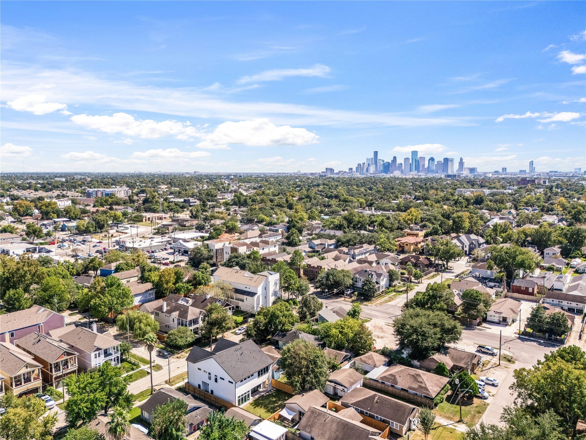 2011 Singleton Street, Houston, TX 77008 Located in Sunset Heights, minutes from downtown, and zoned to A-rated schools. Also a shorter commute to Spring/Woodlands as well.