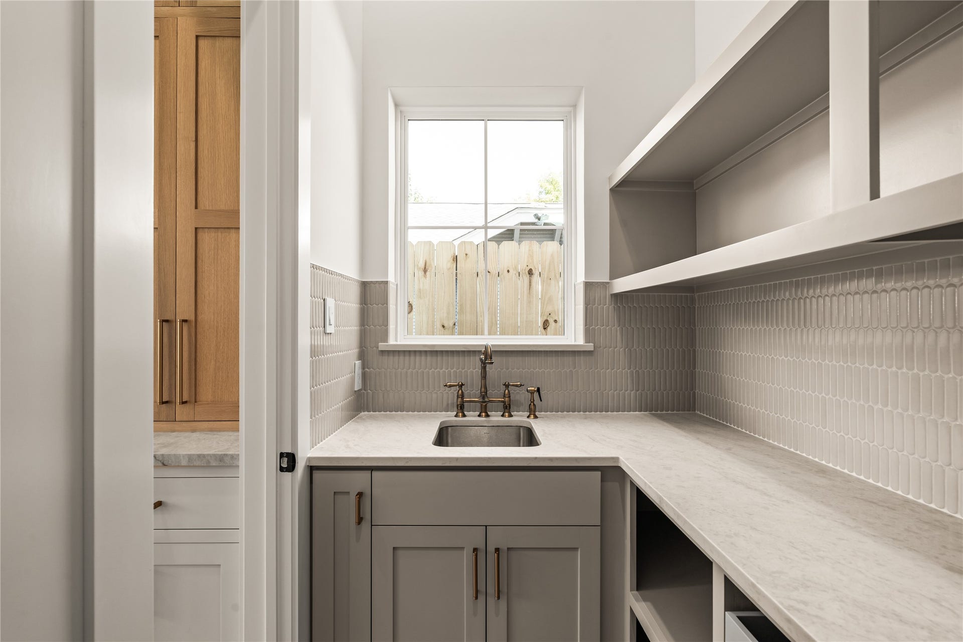 2011 Singleton Street, Houston, TX 77008 Walk-in butler pantry with sink and a large countertop area. Keep your kitchen uncluttered - park your air fryer, Kitchenaide mixer, espresso machine, and all the other kitchen gadgets your heart desires in here.