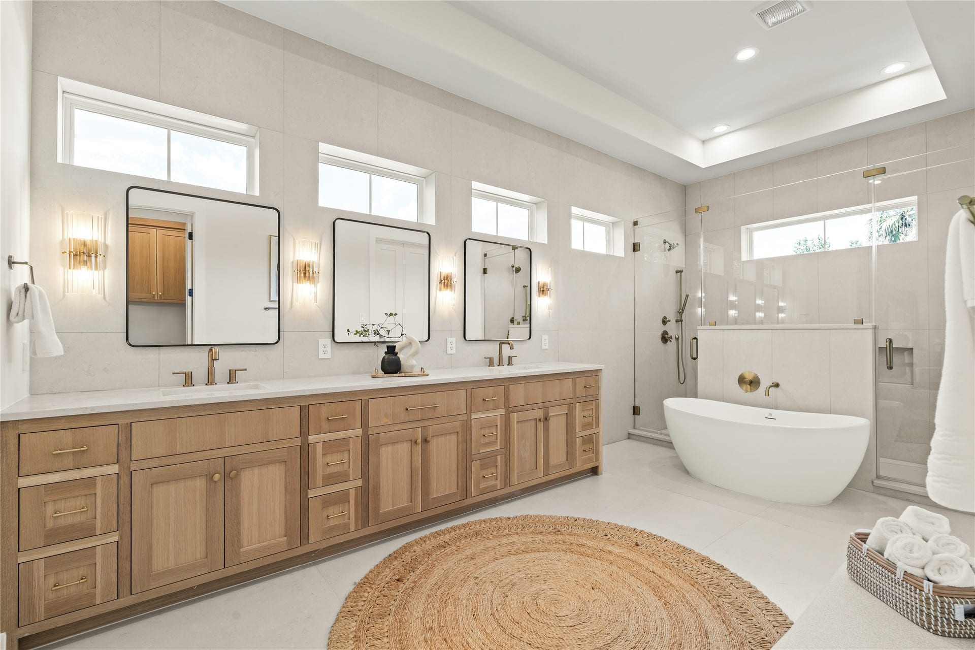 2011 Singleton Street, Houston, TX 77008 Primary bathroom with dual Delta Trinsic champagne bronze shower heads/wands and soaking tub