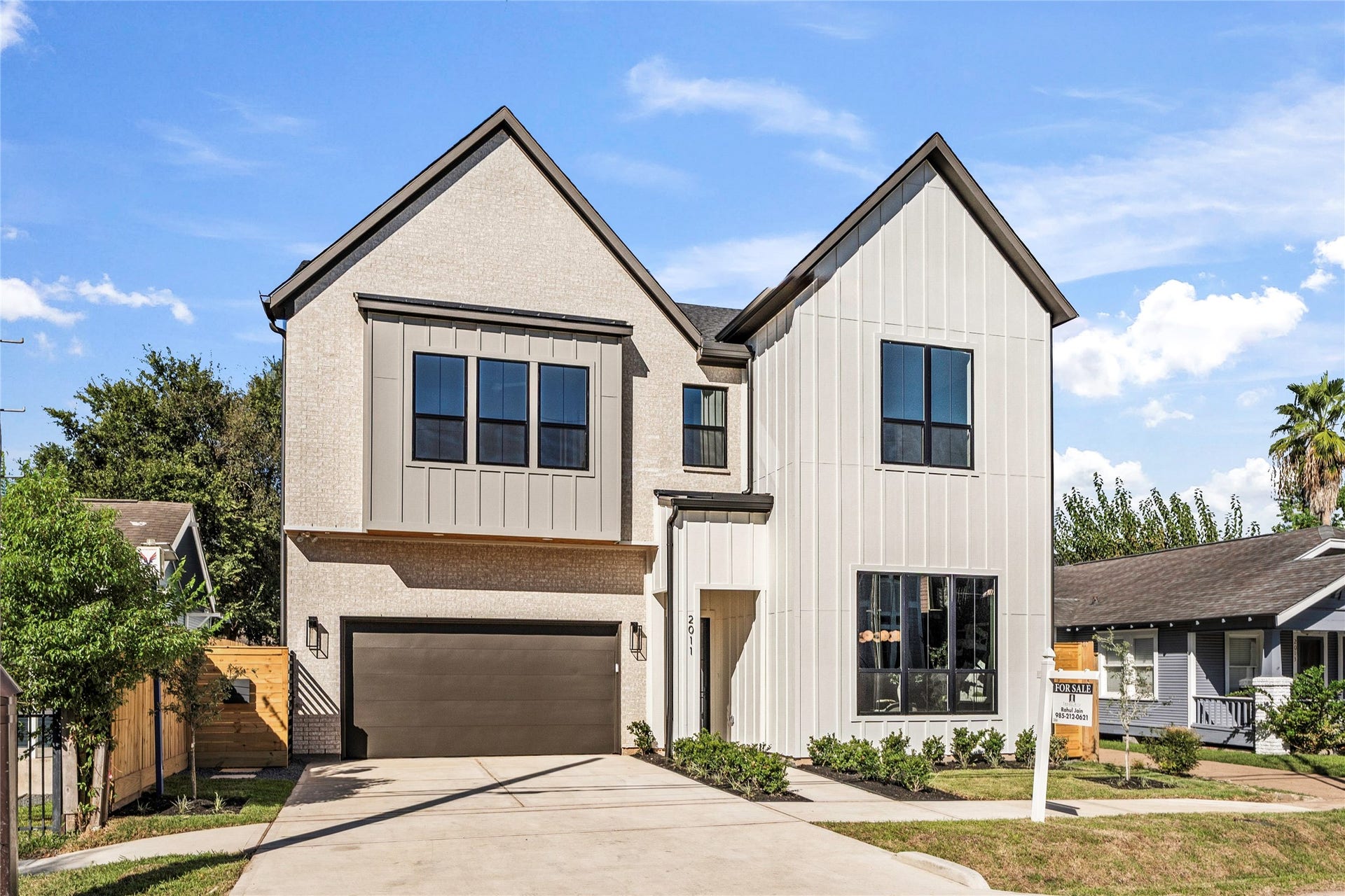 2011 Singleton Street, Houston, TX 77008 Welcome home to 2011 Singleton! This luxury 2-story, 3600 SF living home contains 5 bedrooms, 4.5 baths, an oversized backyard (ideal for a pool), is zoned to all A-rated Heights schools, and has too many upgrades to list here. Schedule your showing today!