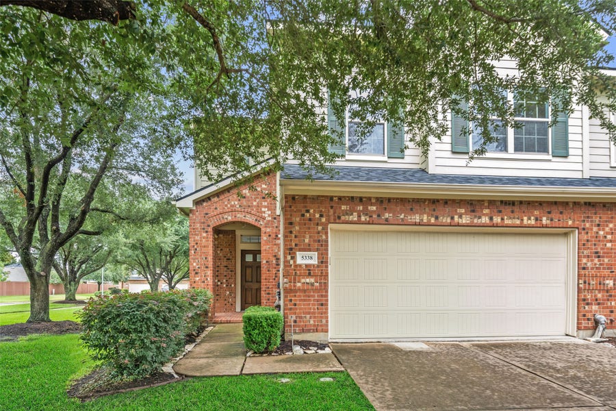 Property photo for 5338 Summit Hollow Drive, Houston, TX
