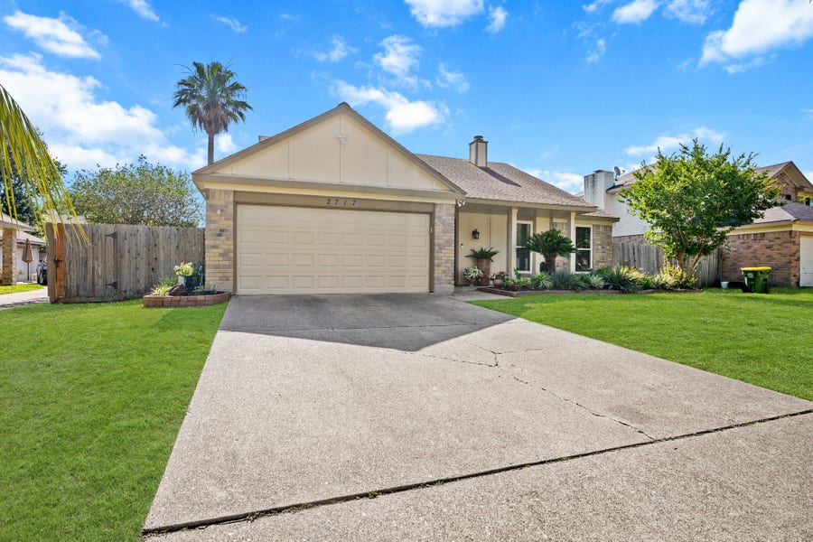 Property photo for 2717 Hot Springs Drive, Pearland, TX