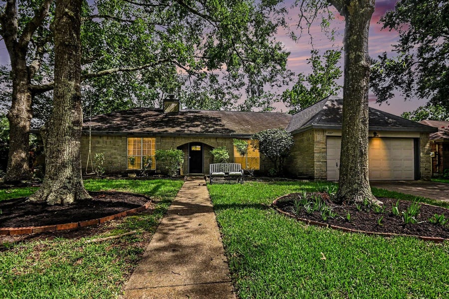 Property photo for 3007 Woodwren Court, League City, TX