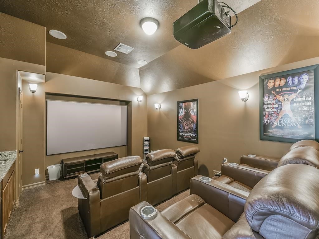 2210 Pearl Bay Court, Pearland, TX 77584 Welcome home! This is defiantly the house to entertain in.