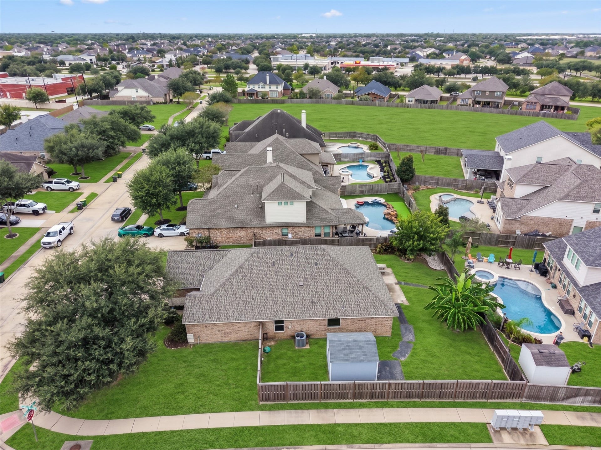 1714 Brighton Brook Lane, Pearland, TX 77581