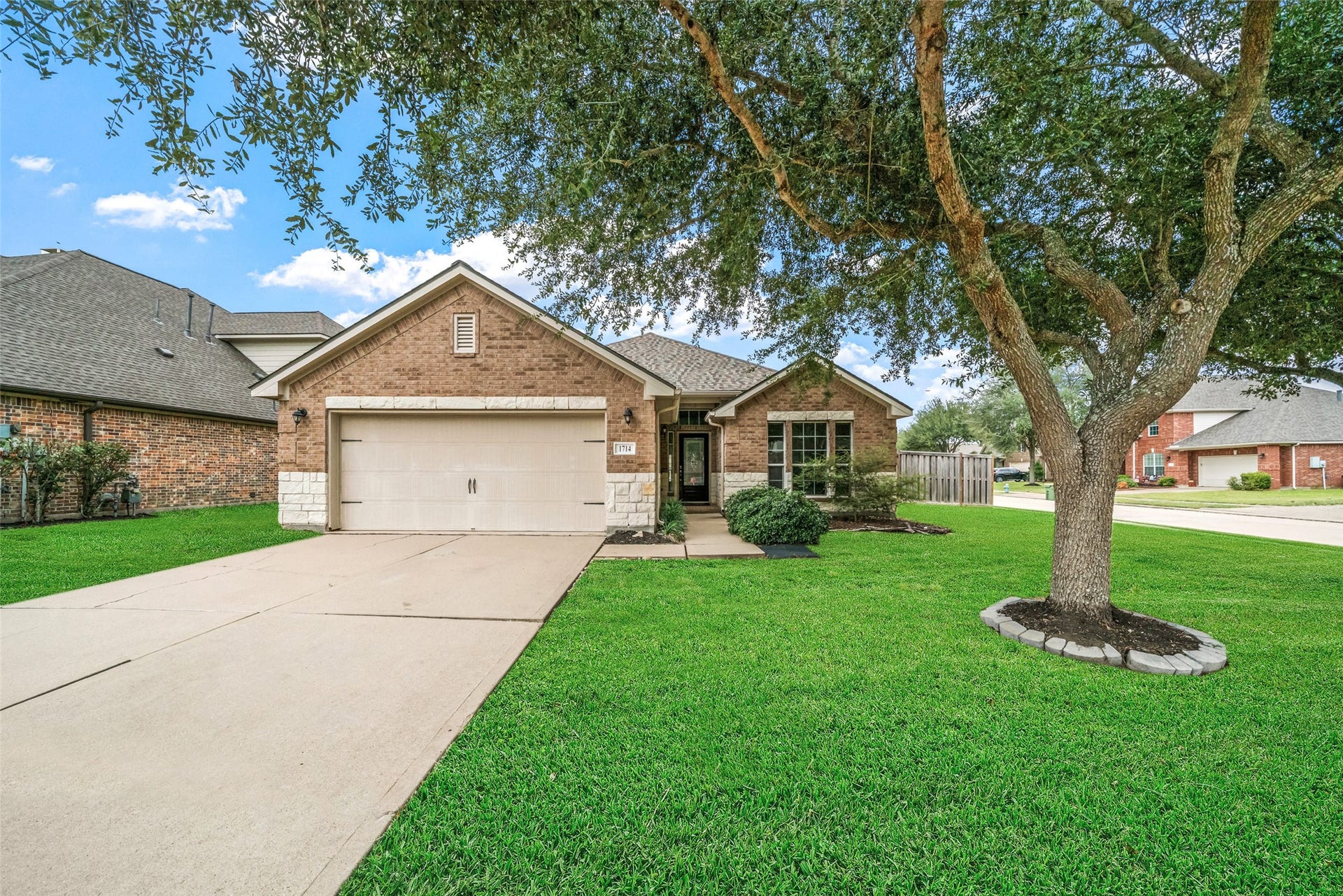 1714 Brighton Brook Lane, Pearland, TX 77581