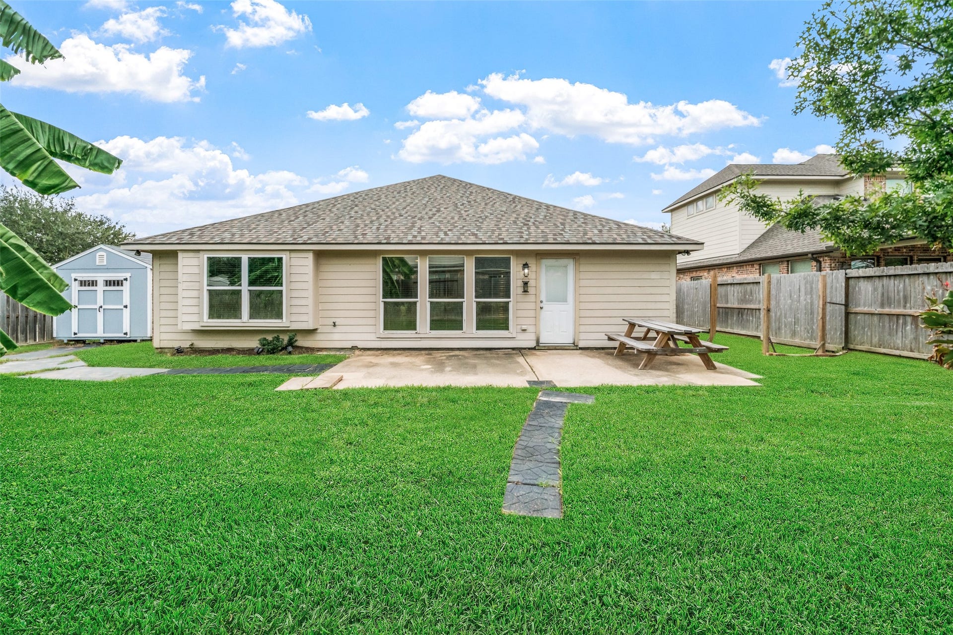 1714 Brighton Brook Lane, Pearland, TX 77581