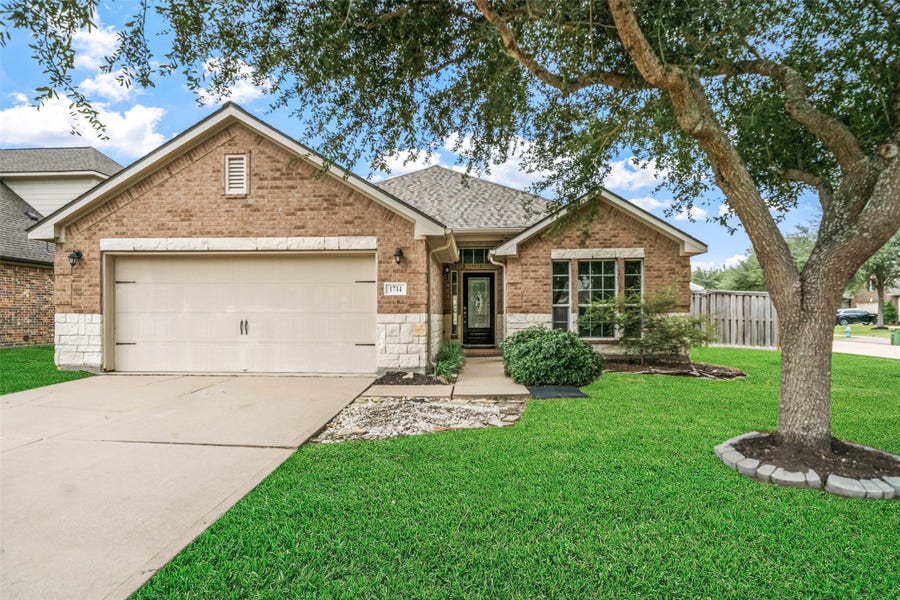 Property photo for 1714 Brighton Brook Lane, Pearland, TX