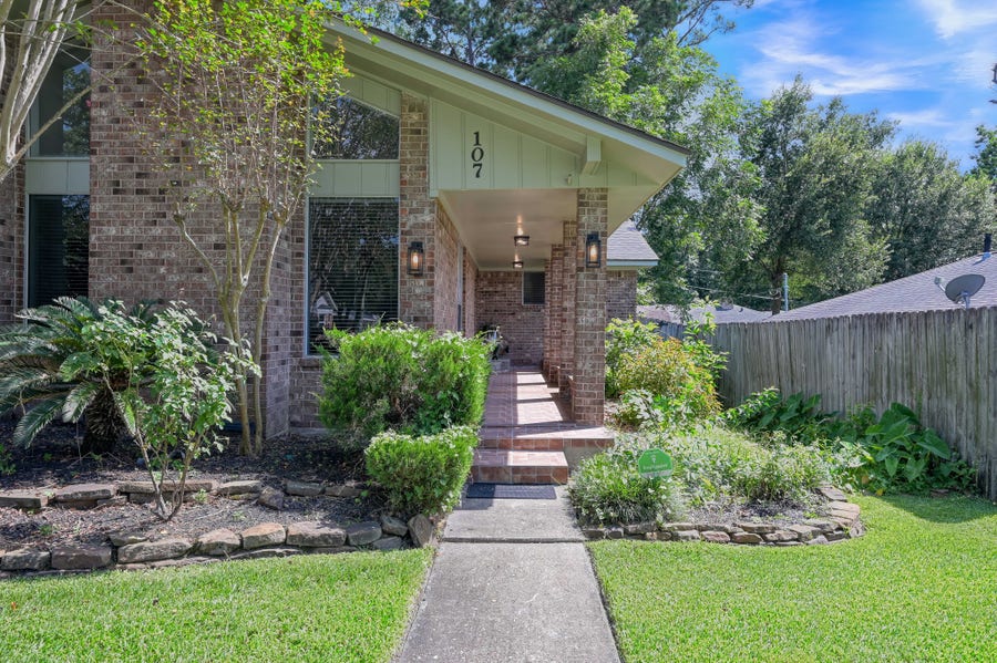 Property photo for 107 Shadylyn Drive, Conroe, TX