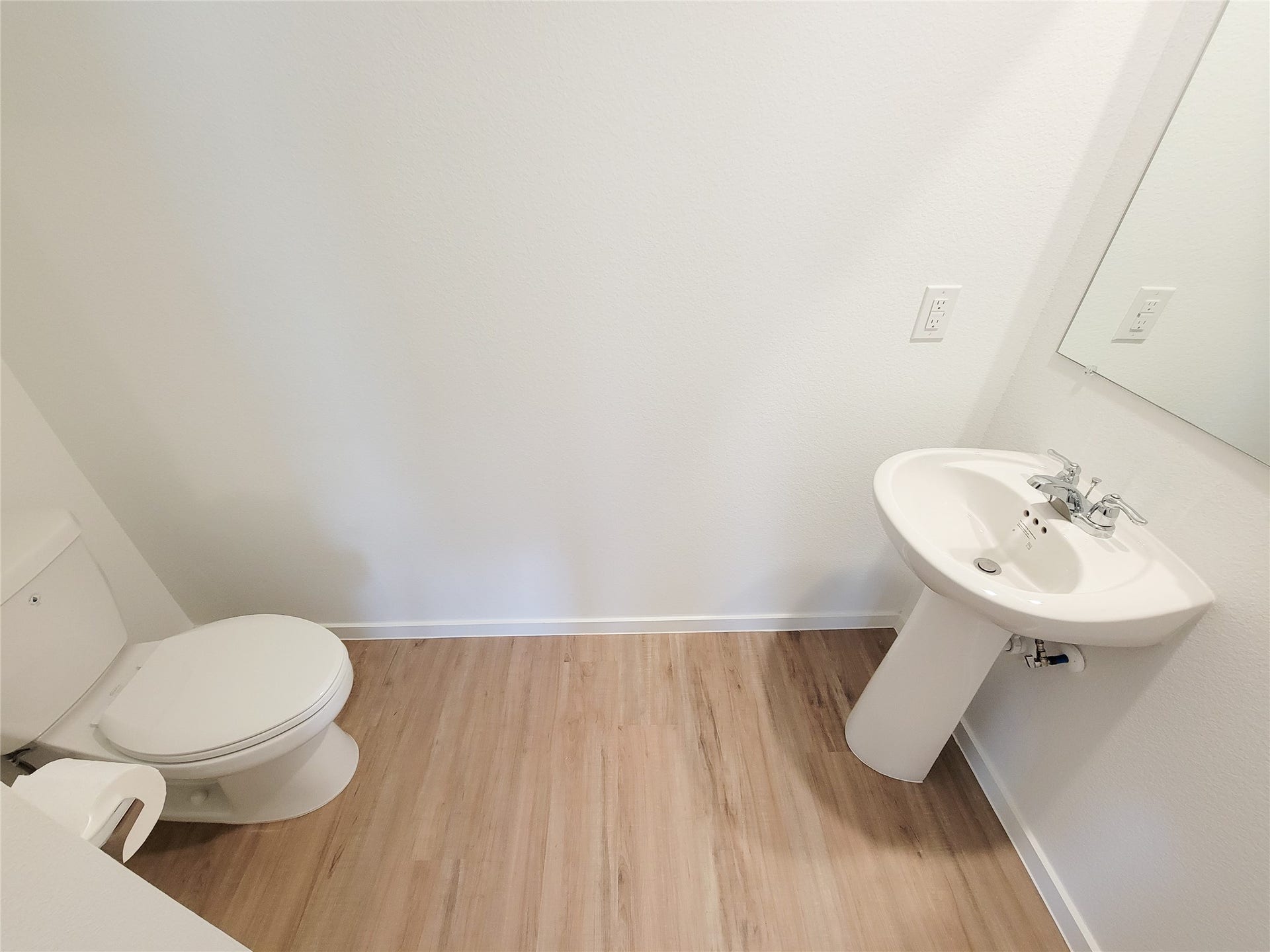 3038 Pensacola Drive, Katy, TX 77493 Half Bath on first floor