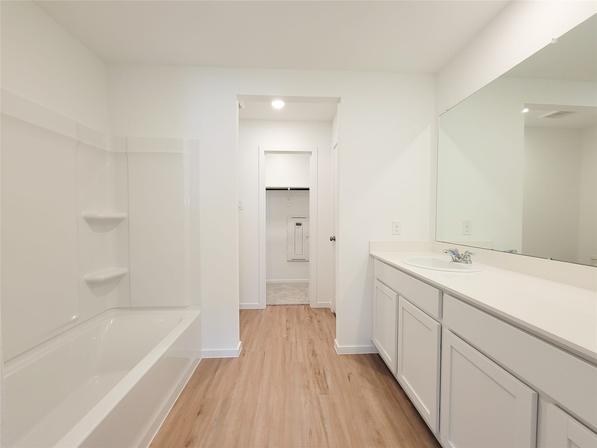 3038 Pensacola Drive, Katy, TX 77493 Primary bathe