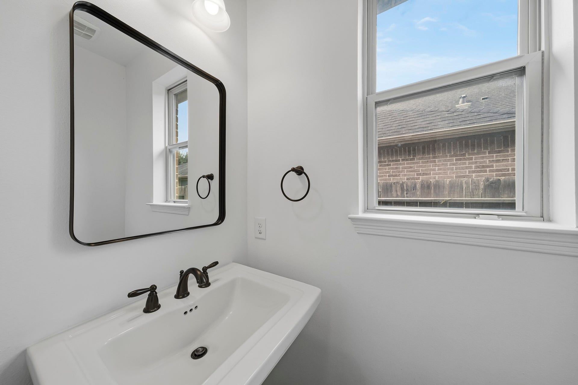 28906 Davenport Drive, Katy, TX 77494 conveniently located half bathroom
